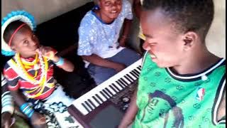 DAKIKA TATU , NZOKA IHENGE , MBUNDA MAIGE & MSANII MTOTO MUITE NZOBHE YAPE NDANI YA MADULU STUDIO