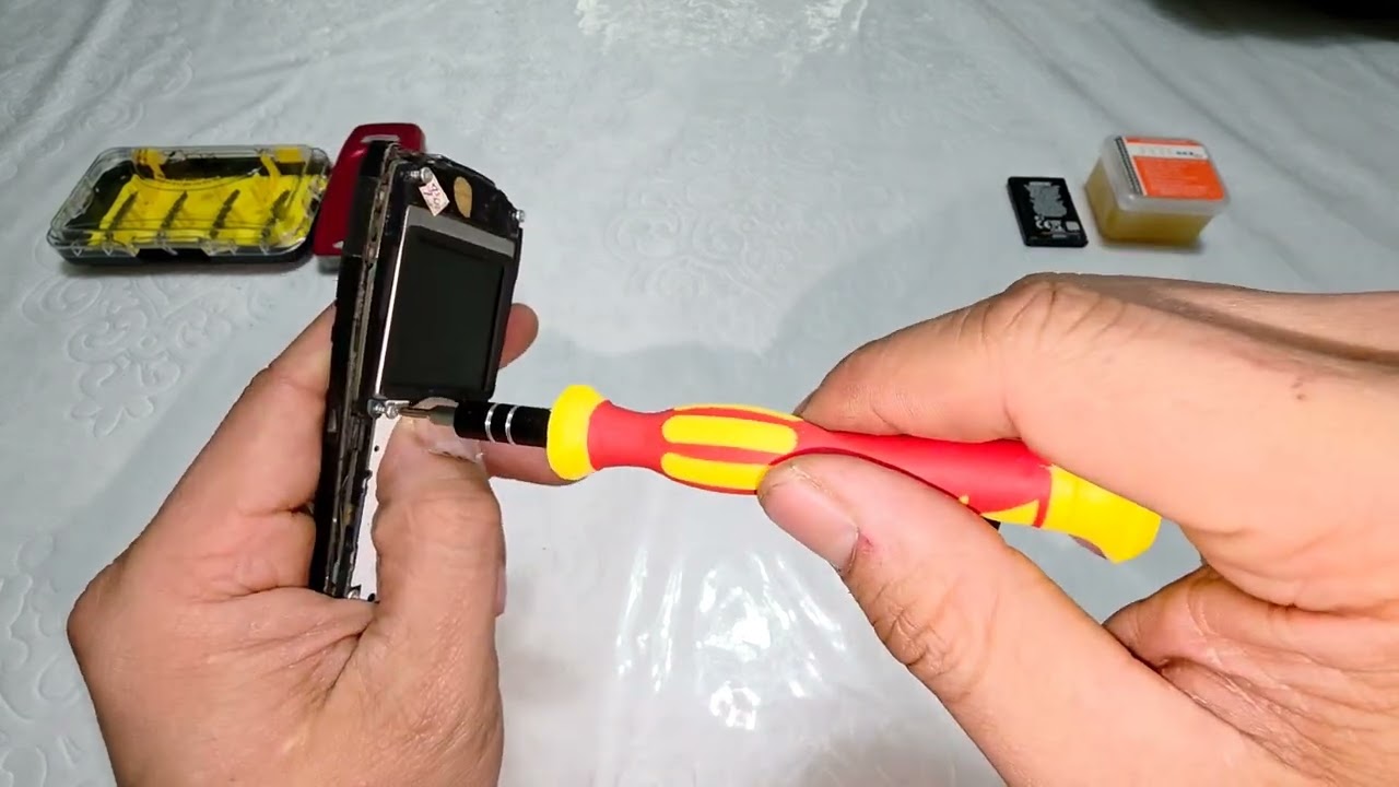 Nokia 6230i Разборка и сборка мобильного телефона смотрите что случилось с телефоном 