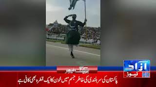Man with on leg Prade of Pakistan at border