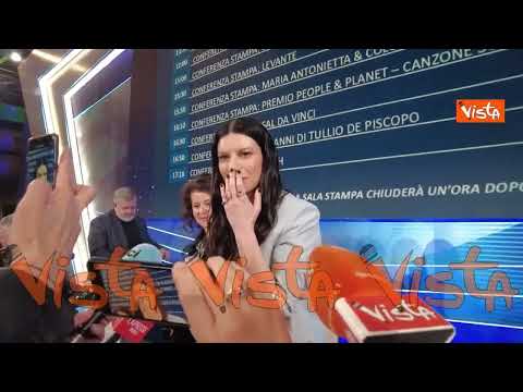 Laura Pausini imita Pippo Baudo: "Sei stata brava"