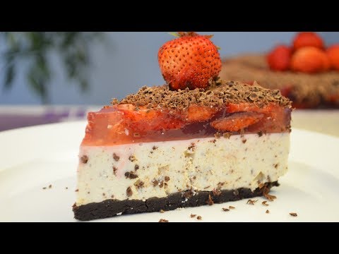 Чизкейк творожный с клубникой и шоколадной крошкой