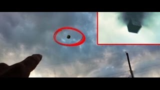 Ovni  !!!  👽  Cubo Gigante sale de entre las nubes