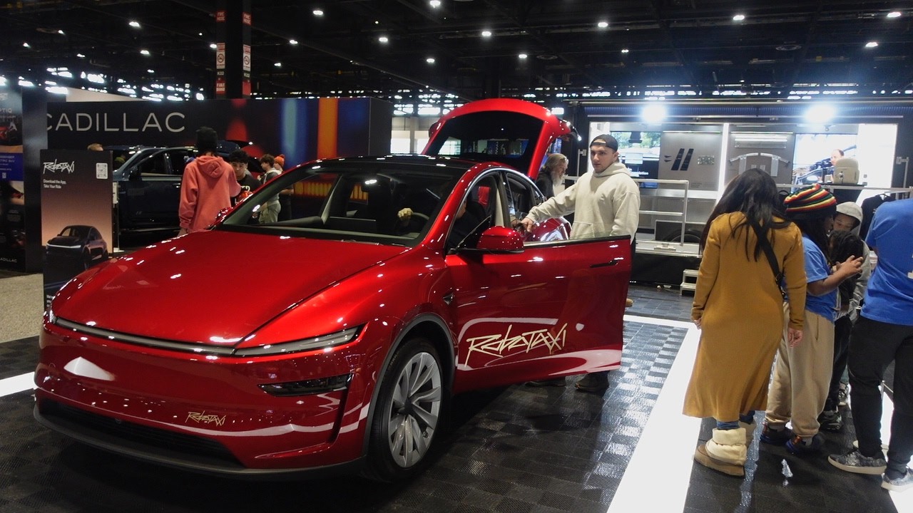 Тесла. Чикагский автосалон 2026