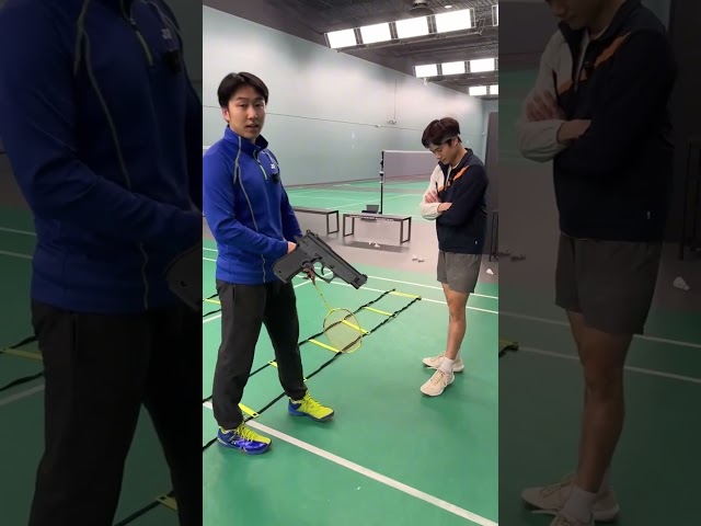 How to master badminton in 30 seconds #aylexthunder #badminton #badmintonfootwork #badmintonmastery class=