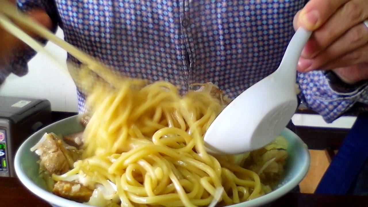二郎インスパイア 青森県つがる市 グリル谷 豚ラーメン700円 肉1 5倍150円 野菜アブラマシ Youtube