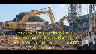 Alat Berat Escavator Gerak Cepat Merobohkan Bangunan Pertokoan Lama Pancor, Selong, Lombok Timur.