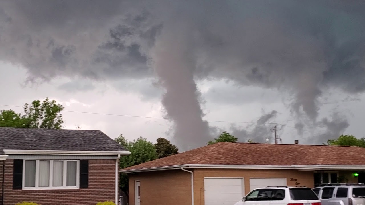 Great Bend Kansas Tornado forming and about to drop.