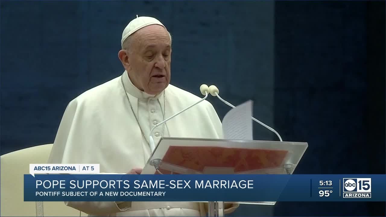 Pope supports same-sex marriage