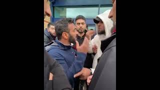عاجل | شيعي يقتحم مظاهرة بكرية ضد فيلم سيدة الجنة عليها السلام
