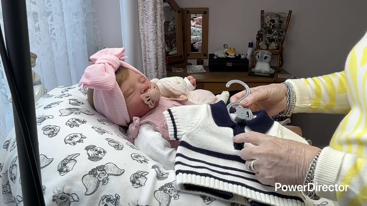 Edward’s nesting haul starring Scarlett for eye candy 