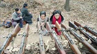 Anti-Japanese Film!Village girl wields eight-barreled rifle like Gatling gun,wreaking havoc on Japs
