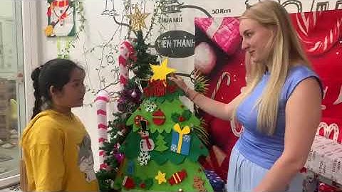 Tiếng Anh Giao Tiếp Tại Phan Thiết: Cherry practices talking about Christmas