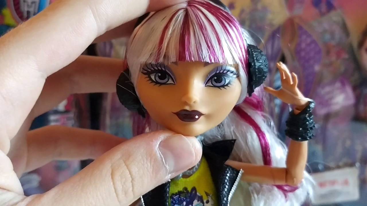 Melody Piper doll review!