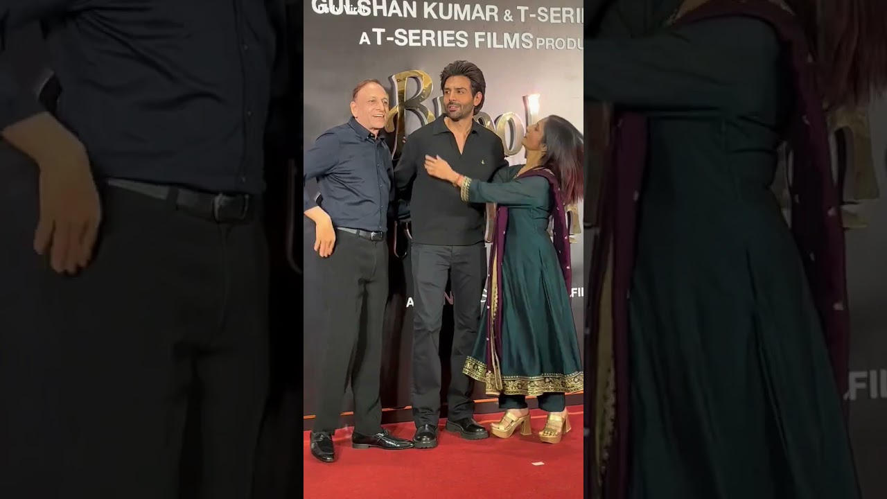 Kartik Aaryan with his Parents 