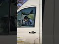 Pokušao ukrasti kombi, zapjevao Halida Bešlića kad je uhvaćen
