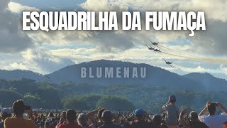 Apresentação da Esquadrilha da Fumaça em Blumenau SC 22 de abril de 2023