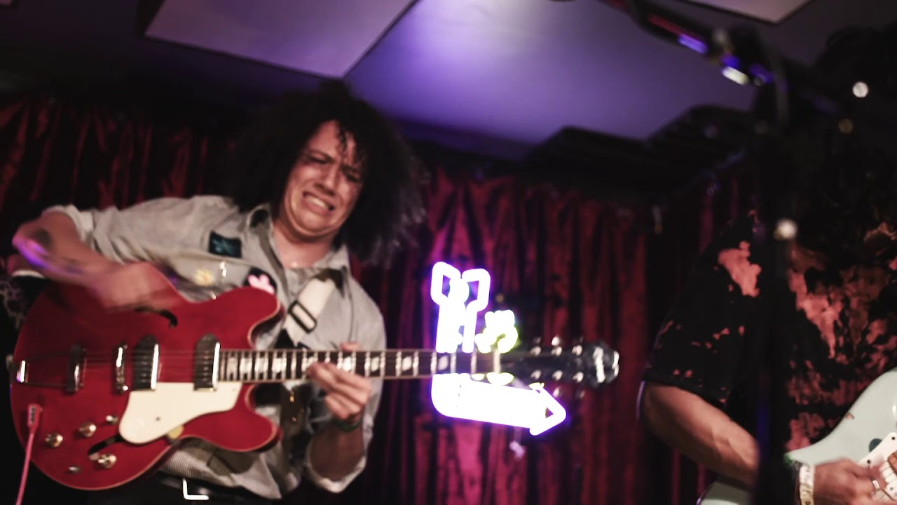 Stuyedeyed - "Woof" | A Do512 Lounge Session