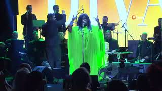 Bülent Ersoy, Sahnede Çileden Çıktı Aptal Bunlar