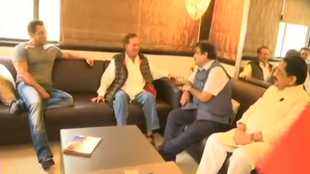 Inside Video Nitin Gadkari Meets Salman Khan House Galaxyapts In Bandra To Show Modi S Achivements