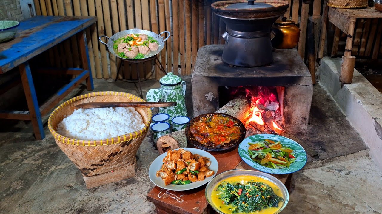 MENU SEDERHANA SANGAT NIKMAT SEKALI‼️HANYA GULAI DAUN SINGKONG,TU'UM TERI,SAMBEL NASI HANGAT