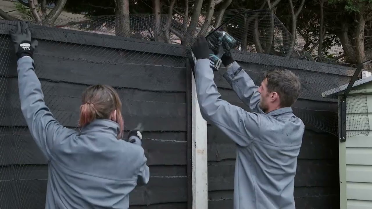 Wie Sie Ihren Gartenzaun oder Wand mit DIY katzensicher machen | ProtectaPet