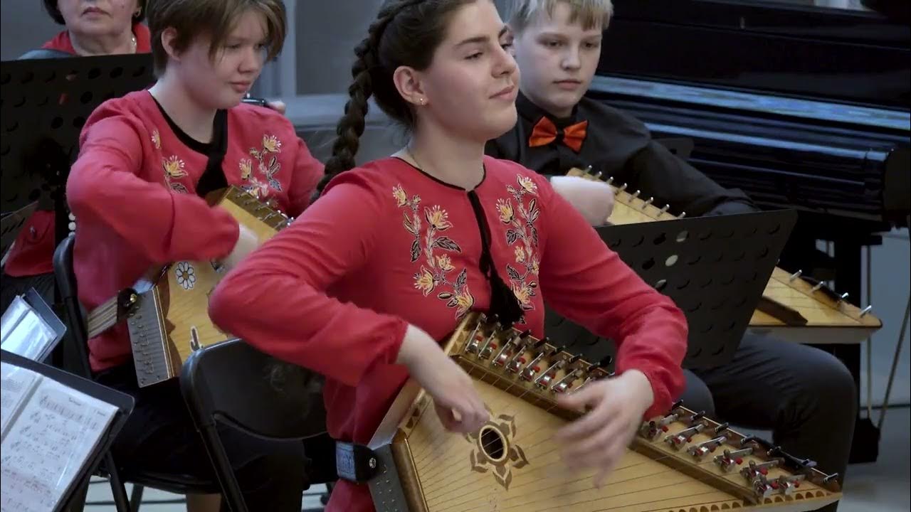 Солистки народного ансамбля калинка. Народный оркестр калинка. Классический оркестр калинка. Народный оркестр калинка. Дворец детского юношеского творчества магадан.