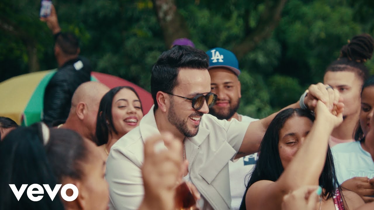 Luis Fonsi feat. Daddy Yankee - Despacito (Official Music Video)