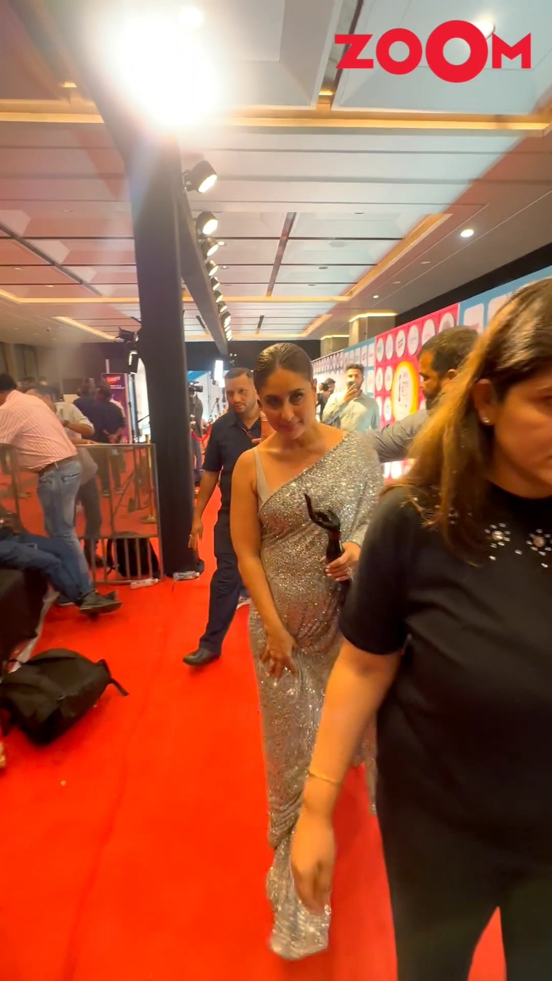 Kareena Kapoor Khan LEAVES with her trophy after attending Filmfare OTT awards 2024 #shorts