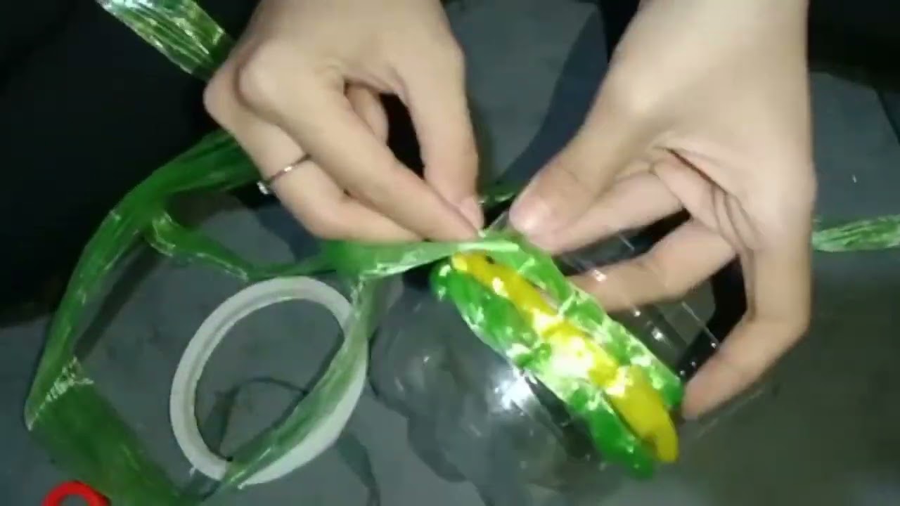 Keranjang dari Botol Bekas Air Mineral