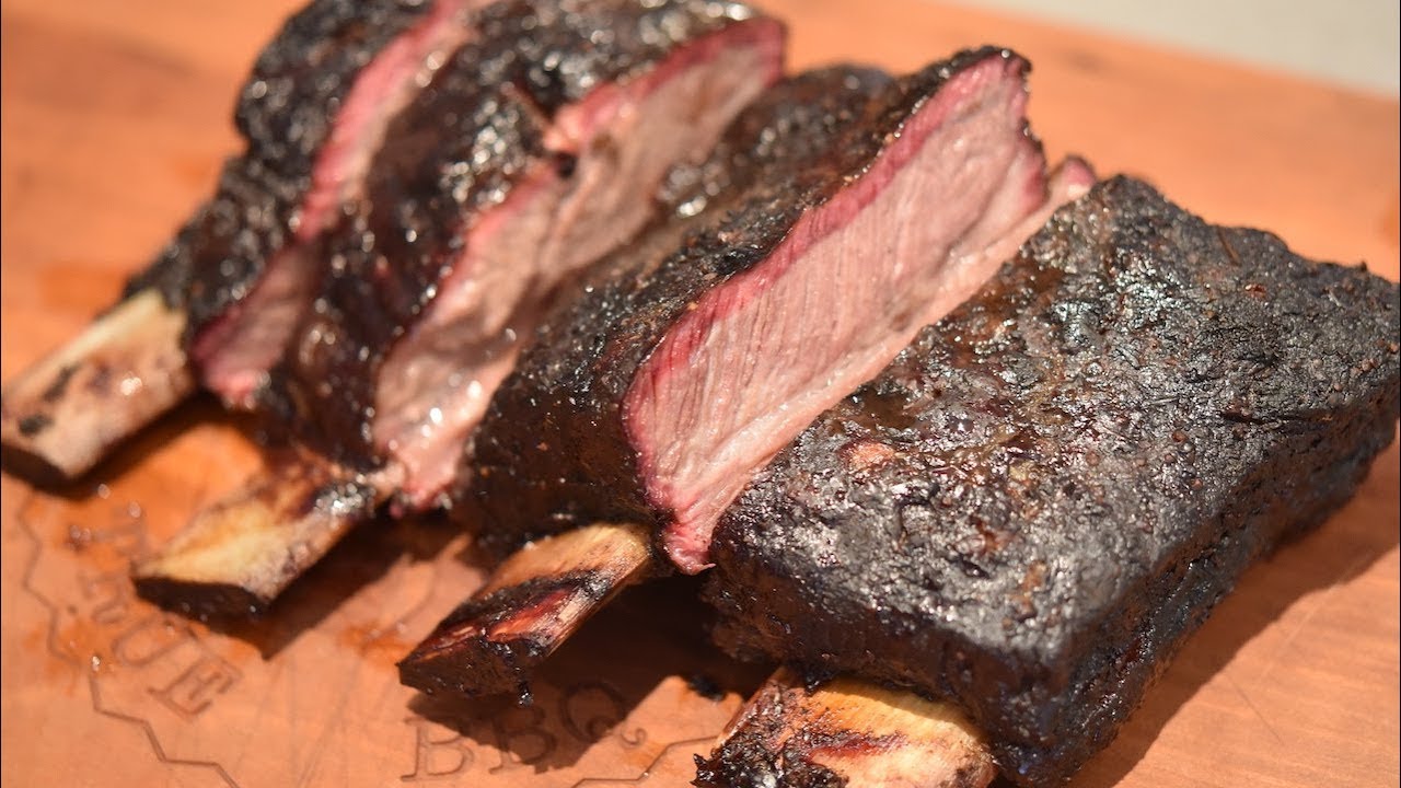 How to smoke Beef Ribs on the Kettle - YouTube