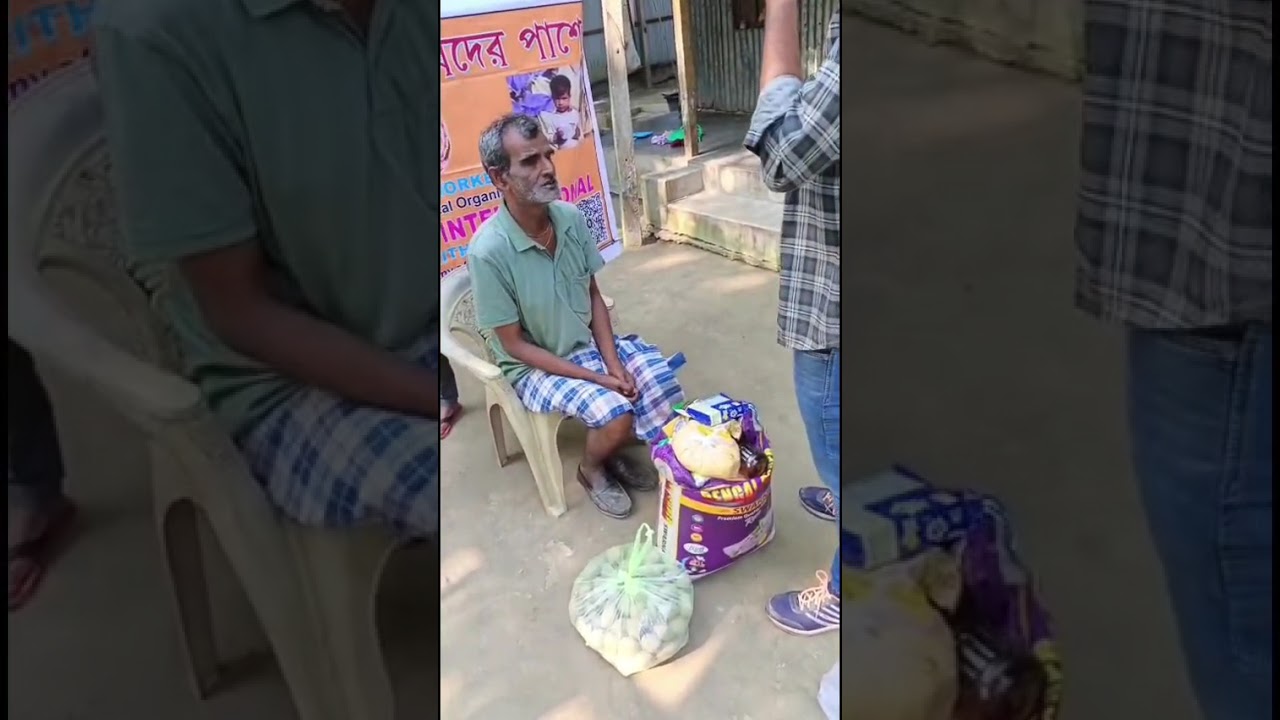 বন্ধুরা বাসে বাসে যে গান গেয়ে জীবিকা নির্বাহ করতো এনি সেই অন্ধ ব্যক্তি। #helpthemfoundation #viral 