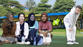 CEWEK-CEWEK CANTIK INI NGAKAK BANGET DENGER AKU KENTUT DISAMPINGNYA