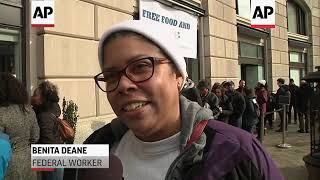 Star chef serves free meals to federal workers