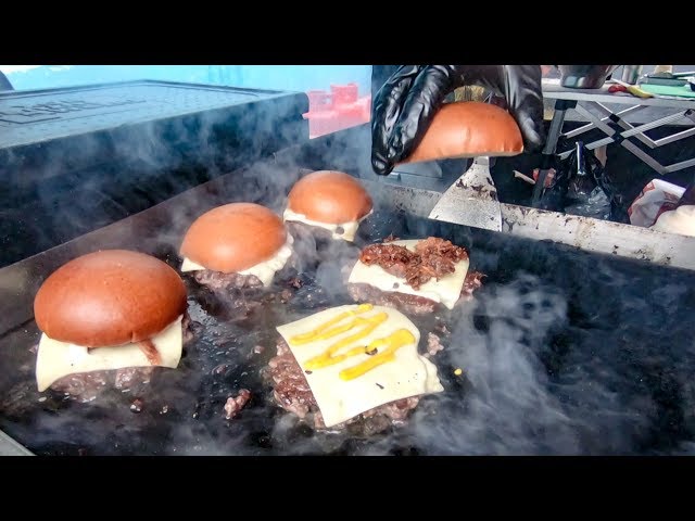 Huge Cheeseburgers Seen in Notting Hill. Street Food of London