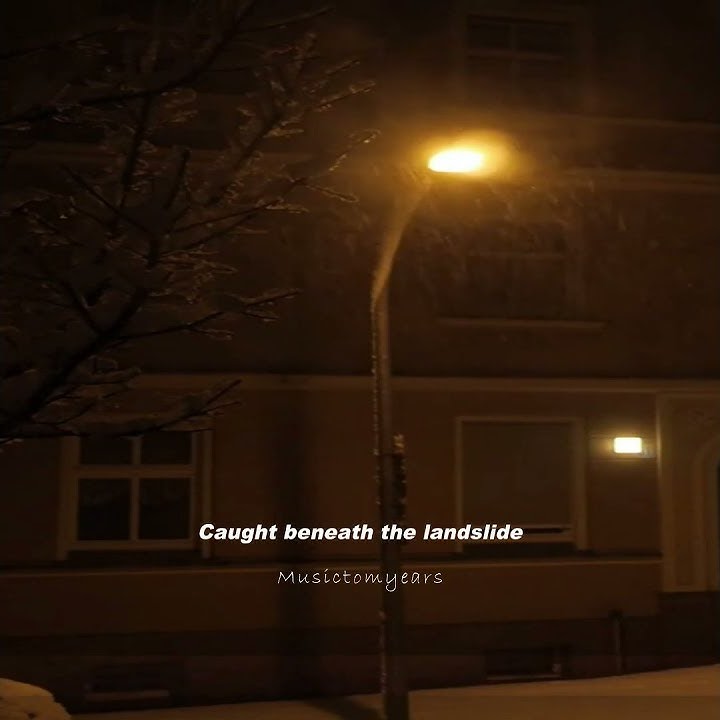 Champagne Supernova - Oasis (Lyrics)