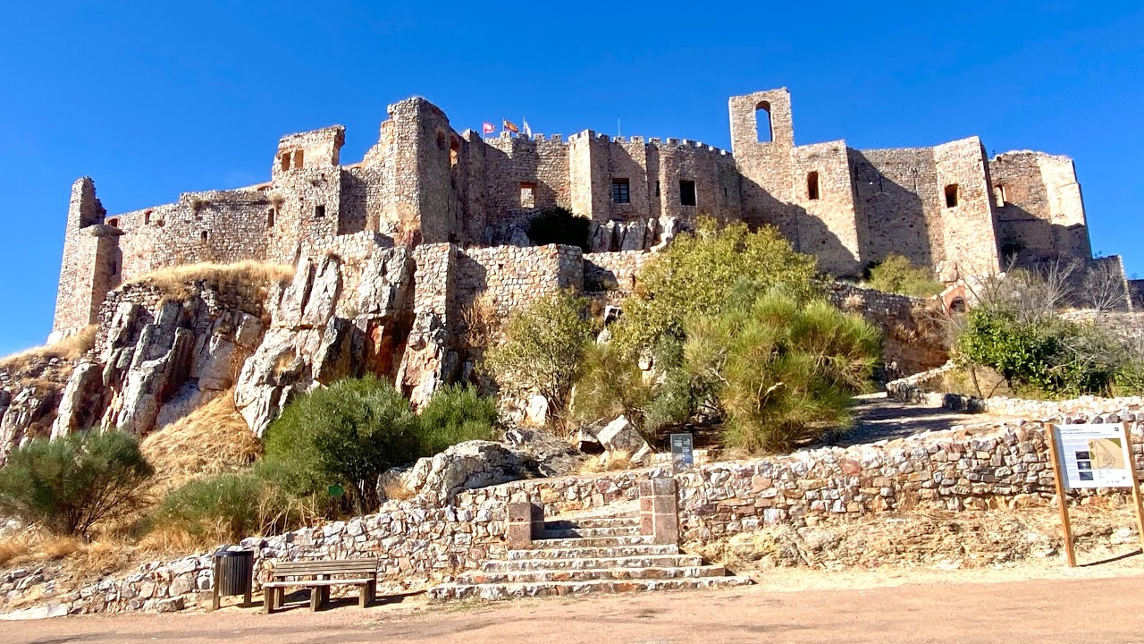 CASTILLO DE CALATRAVA LA NUEVA  (ALDEA DEL REY, CIUDAD REAL, ESPAÑA)