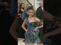 #zendaya poses for photos at the Met Gala