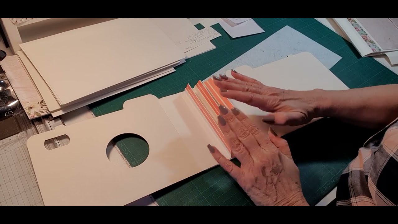 PRESENTATION KIT 2 SCRAPCOLORS - APPAREIL PHOTO - ET...SURPRISE!!