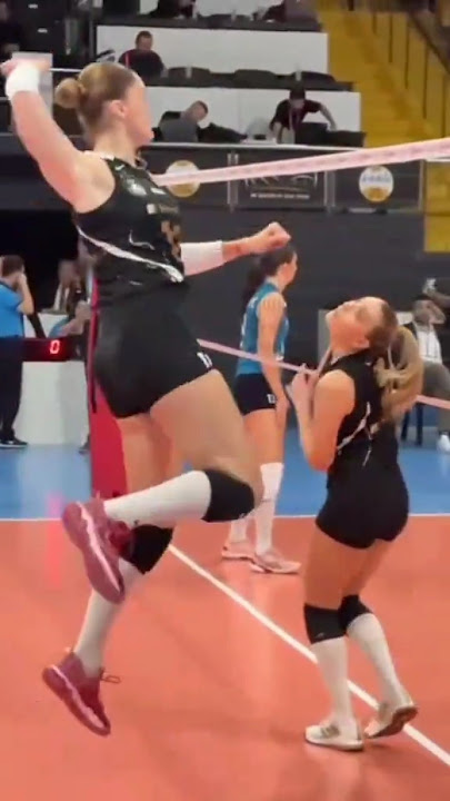 What a jump 😱 Zehra Gunes kingro jump 😱 Turkish volleyball player💞#ytshorts #viralshorts #zehragunes