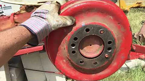 Proč se traktor dováží nákladními auty?
