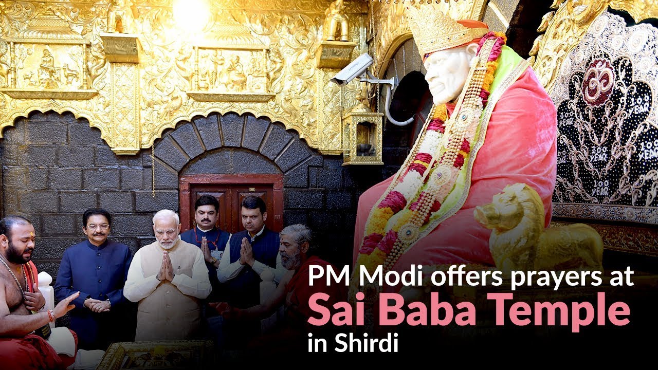 PM Modi offers prayers at Sai Baba Temple in Shirdi - YouTube