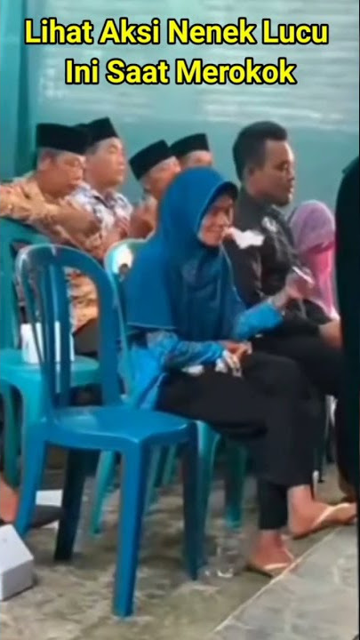 Bikin Ngakak, Lihat Aksi Lucu Nenek Ini Saat Merokok.