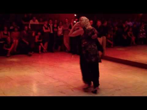 Helen La Vikinga et Javier Guiraldi à Paris dansent Reliquias Porteñas de Canaro le 20-09-2013