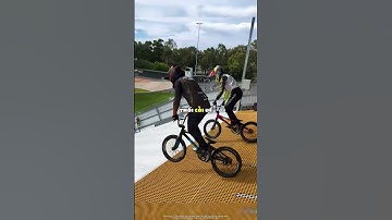 Vì sao tay đua này lại ngã ngay khi chưa kịp xuất phát? 😲