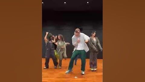 Taehyung with New jeans Slow Dancing Challenge (Bts official tiktok) #bts #army #btsarmy #kpop