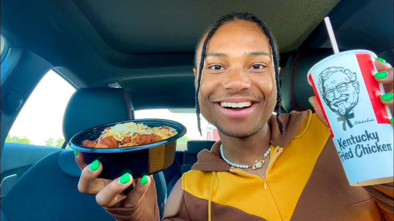 🤨I’m not trans… KFC Mukbang