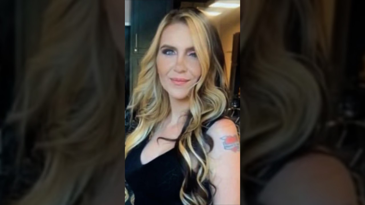 She got jumped and survived. Now Molly MaGee tells jokes about it!