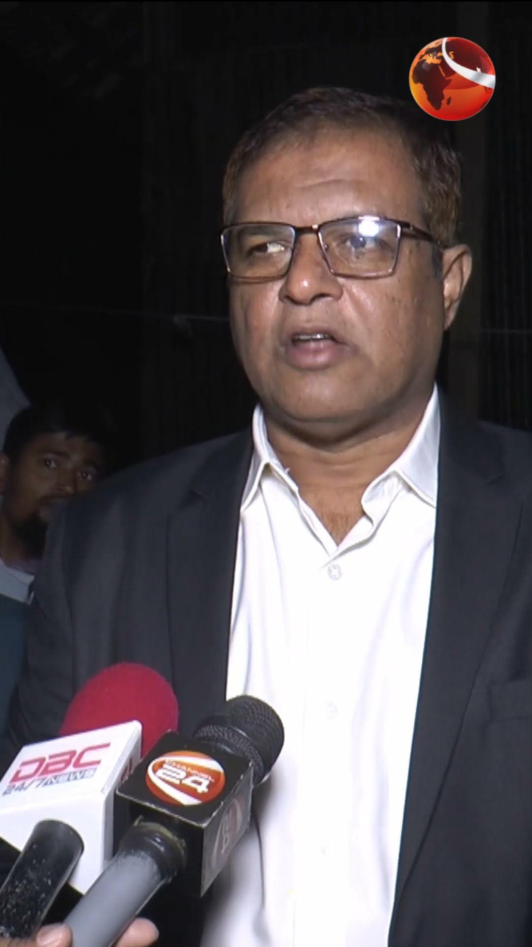 বেড়ি বাঁধের শীতার্তদের মাঝে ভোলার জেলা প্রশাসকের শীত বস্ত্র বিতরণ #bhola #DC #Channel24