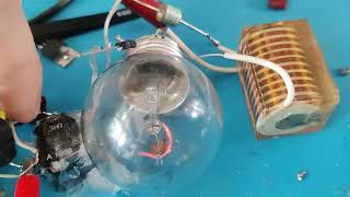 Испытания инвертора с низковольтным питанием, продолжение / электрошокер тест на лампочке