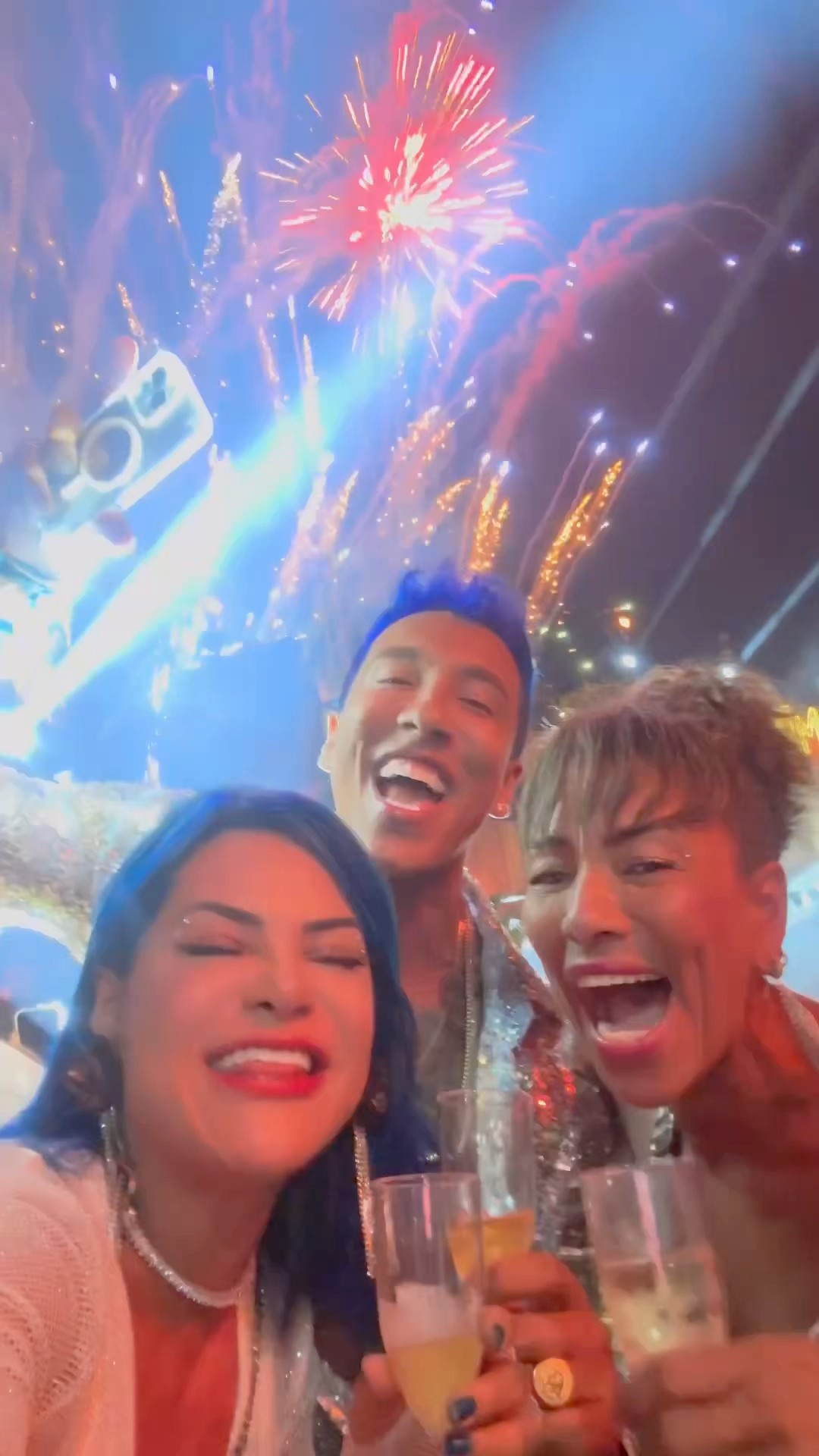 Feliz Ano Novooo! ?? @ApolloSant #felizanonovo #happynewyear